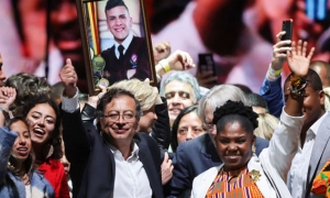 فوز تاريخي لليسار في كولومبيا: غوستافو بيترو، من النضال المسلح إلى رئاسة الجمهورية
