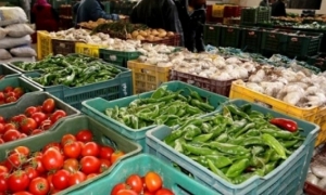 بسبب مخالفة في الأسعار :  إيقاف صاحب محل بيع خضر وغلال وشخص آخر في جربة