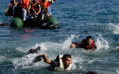 إنقاذ 11 مهاجرا غير شرعي بعد تعطل مركبهم