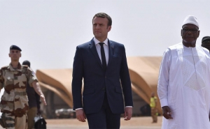 جولة إيمانويل ماكرون في إفريقيا: التخلي عن نظام الفرنك الفرنسي وإعادة النظر في الحضور العسكري