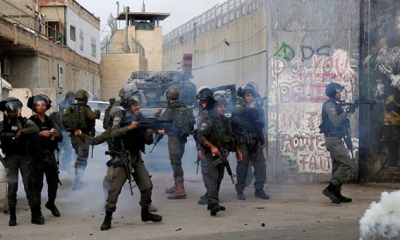 إصابة عشرات الفلسطينيين في مواجهات خلال مسيرة ضخمة لمستوطنين في الضفة الغربية