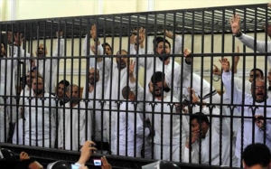 مصر:  بين سندان المحاكمات و مطرقة «الإرهاب»