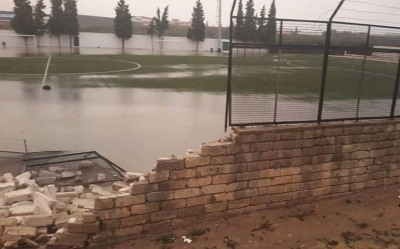 انهيار جزء من سور ملعب بوحجر بسبب الأمطار الغزيرة