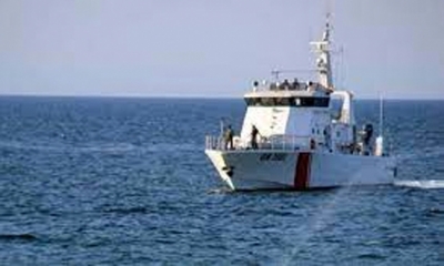 فرقة الارشاد البحري بصفاقس تحتفظ ب 04 مجتازين جنوب الصحراء بعد احداث الفوضى على متن قوارب الحرس البحري.
