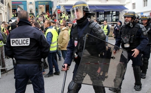 الحكومة الفرنسية في مواجهة الفصل الثامن لحراك «السترات الصفراء»: إجراءات أمنية مشددة في مدينتي باريس و بورج