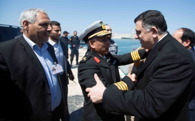 ليبيا: السراج يصل طرابلس على متن زورق حربي ويتخذ القاعدة البحرية مقرا مؤقتا له