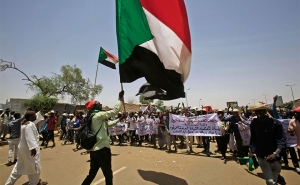 السودان:  بين مخاض التغيير ومخاطر التدخلات الخارجية