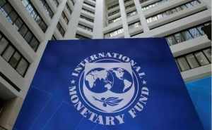 بعد تأخر القسط السادس من قرض صندوق النقد الدولي وشح السيولة في السوق المحلية:  الحكومة تقترض بالعملة الأجنبية من البنوك المحلية للمرة الثالثة في أقل من سنتين 