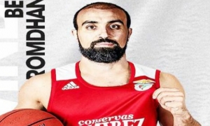 كرة السلة  مكرم بن رمضان يتوج مع فريقه بنفكيا بالكأس الممتازة
