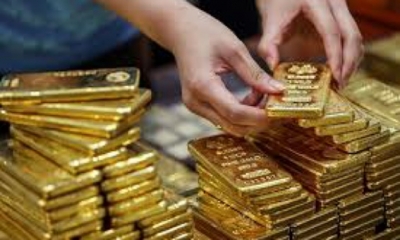 الذهب يتشبث بأعلى مستوى في عام وسط توقعات بوقف رفع الفائدة