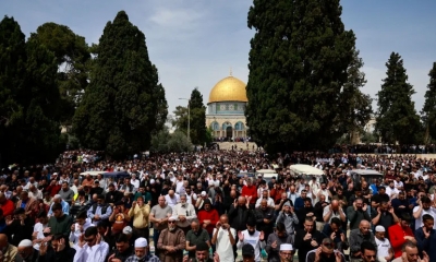 125 ألف فلسطيني يصلون الجمعة الثالثة من رمضان بالأقصى