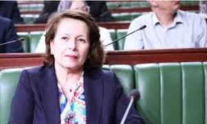 وزيرة الصناعة فاطمة الثابت شيبوب