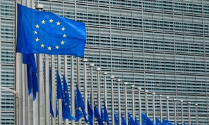 المفوضية الأوروبية تعتزم تسهيل منح المساعدات الحكومية لدعم القطاع الصناعي