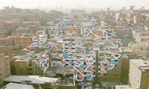 حوّله من حيّ للمزابل إلى حيّ للفنون:  جدارية للفنان التونسي &quot;السيّد&quot; تجمّل عشوائيات القاهرة