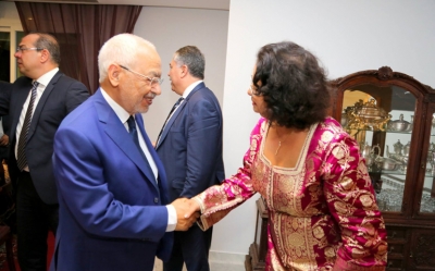 رئيس حركة النهضة راشد الغنوشي:  «لوك جديد» وفريق اتصالي مختص،  هل هي أوراق عبور الشيخ لقصر قرطاج ؟؟؟