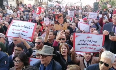 عبير موسي تحتج أمام مقر منظمة الأمم المتحدة: تصعيد الهجوم ضدّ الرئيس وتوجيه رسائل تحذيرية إلى الطبوبي وأمريكا وفرنسا وقطر