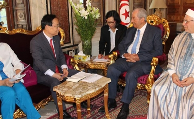 رئيس مجلس نواب الشعب يستقبل نائب رئيس البرلمان الكوري