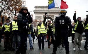 فرنسا: أصحاب «السترات الصفراء» يحتلون الشانز إيليزي