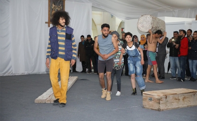 مسرحية «هوامش» لحسام الزريبي في مدينة الثقافة: من الهامش نطالب بحقوقنا في الفن والحياة