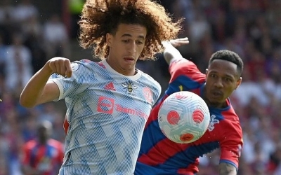 جماهير مانشستر يونايتد تتفاعل معها ما قدمه حنبعل المجبري