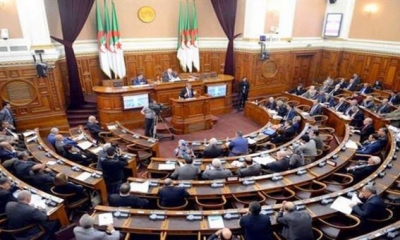 البرلمان الجزائري يقر قانونا جديدا يشدد الرقابة على الإعلام