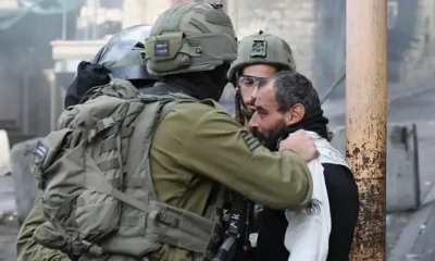 جيش الاحتلال الإسرائيلي يعتقل شابين فلسطينيين وينكل باثنين آخرَين