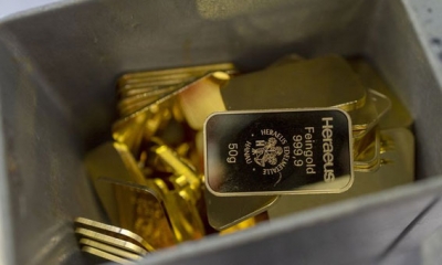 الذهب يتراجع مع قوة الدولار واستمرار مخاوف رفع الفائدة...