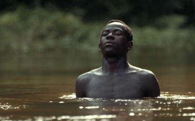 فيلم «الغابة المقدسة» للمخرج عبد الله شامخ: السينما تتبع ثقافات الشعوب الافريقية وتنقلها للجمهور