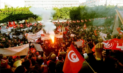 تونس تحيي الذكرى الخامسة عشرة لاندلاع الثورة:  مسيرات متباينة المطالب بين دعم السيادة ورفض التدخل الأجنبي والتشغيل والتنمية والبيئة السليمة