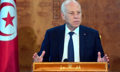 قرارات قيس سعيد وردود الأفعال الأولية... اعتبرها البعض إعلان وفاة دستور 2014 وانفراد بالسلطات وتأكيد البعض الآخر على أنها استجابة لإرادة الشعب