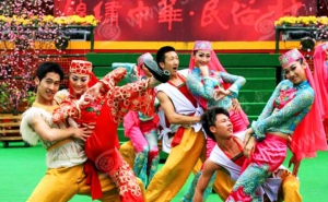 احتفالا بعيد الربيع لجمهورية الصين الشعبية:  الموسيقى دين عشاق الحياة ونوتاتها صلوات في هيكل الحب 