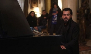 فيلم &quot;الحارة&quot; اخراج باسل غندور:   يحدث الجدل ونائب يطالب حكومته بنزع الجنسية عن منذر رياحنة