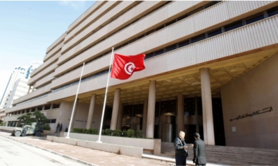 من آثار التمويل المباشر لخزينة الدولة  ارتفاع مستحقات البنك المركزي على الحكومة الى أكثر من 16 مليار دينار و تجاوز الكتلة النقدية لمعدلات سابقة