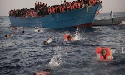 فقدان 20 مهاجرا بعد غرق قارب قبالة السواحل التونسية