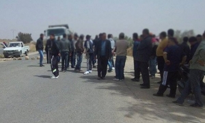 المهدية: أهالي مفقودين في عملية هجرة غير نظامية يغلقون الطريق