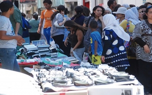 في دراسة للمعهد التونسي للدراسات الإستراتجية :  77,6 % من التونسيين يقتنون بضاعة من السوق الموازية....وتوصيات باستنباط آليات خاصة لمكافحة الرشوة والفساد في الهياكل الحدودية