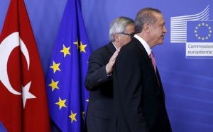 بعد عام على «اتفاق قبول اللاجئين»: الغرب يخلّ بتعهداته وتركيا تعلّق آمالها بدخول الاتحاد الأوروبي