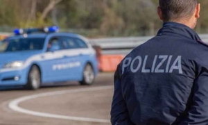 اليونان: القبض على 5 من شرطة الحدود بتهمة المشاركة في عصابة تهريب مهاجرين