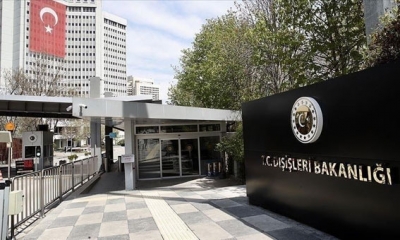 تركيا تستدعي السفير الهولندي احتجاجا على تمزيق نسخة من القرآن