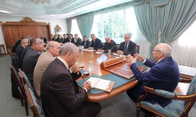 لجنة الخبراء تصادق اليوم على مشروع وثيقة قرطاج 2:  ترحيل مصير الحكومة الحالية ورئيسها والنقطة الخلافية مع اتحاد الشغل إلى لجنة الرؤساء