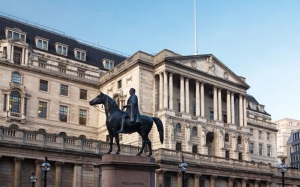 بنك انكلترا يرفع توقعاته للنمو إلى 2 % العام 2017