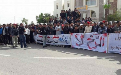الاحتجاجات في تطاوين وتصعيد الكامور الشاهد.. «ماناش ماشين وأيدينا فارغة» والمحتجّون ينتظرون ويلغون فكرة الإضراب العام