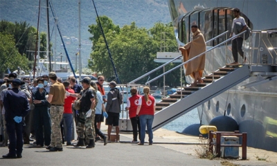 رجال الإنقاذ يقومون بعملية تمشيط واسعة بحثا عن ناجين من حادث غرق سفينة قبالة اليونان