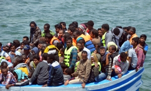 السلطات الليبية تعلن إنقاذ مهاجرين في الصحراء قرب الحدود مع تونس