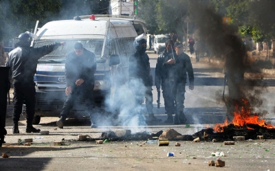 الاحتفالات بالذكرى السادسة للثورة:   جهات تحييها بالاحتجاجات والمسيرات وإحراق العجلات المطاطية وأخرى تلغيها بسبب تواصل حالة الاحتقان
