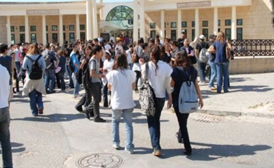 أزمة التعليم الثانوي تلقي بظلالها على اجتماع لجنة خبراء وثيقة قرطاج: وفد اتحاد الشغل يغادر الجلسة.. والانطلاق رسميا في المحور السياسي