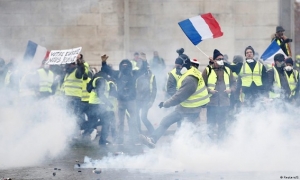 تظاهرات جديدة متوقعة في فرنسا في خضم أزمة سياسية