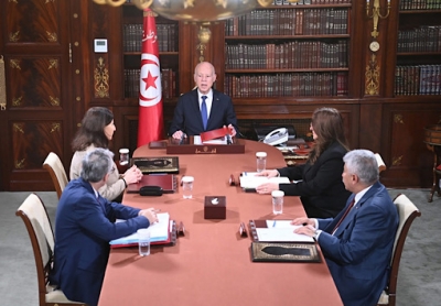 رئيس الجمهوريّة يقرر إعفاء وزيرة الصناعة وتكليف وزير التّجهيز بتسيير الوزارة مؤقتا