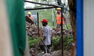 مصرع 11 عاملاً جراء انهيار جدار بعد هطول امطار غزيرة في باكستان