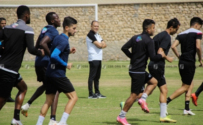 النادي الصفاقسي:  23 لاعبا في رحلة الجزائر واجتماع «الدو» باللاعبين